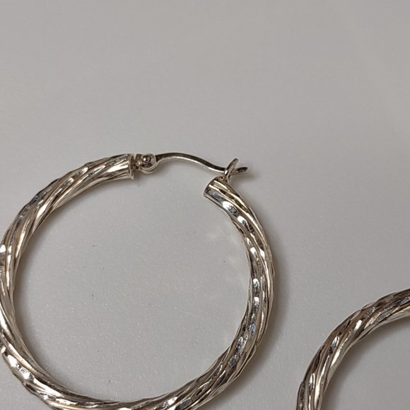 Cute Basic Lightweight 925 Sterling Silver Hoop Earrings - Picture 5 of 12
